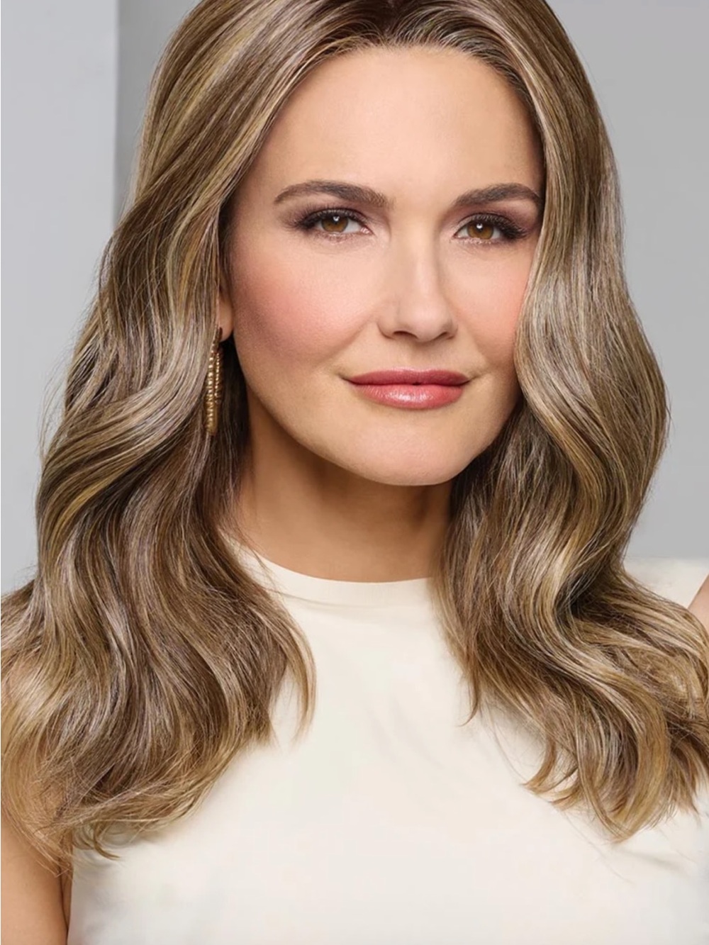 Raquel Welch Selfie Mode Wig in Shaded Wheat (Pale Golden Wheat) - no box